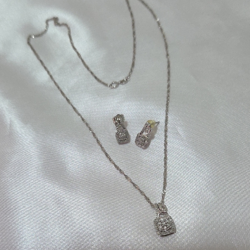 Elegant 14K Silver Diamond Accent Women's Jewelry Set